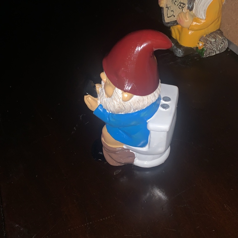 Brown gnome holding a phone. Paranoid Gnome.

- Garden Gnome - Picture 2 of 2